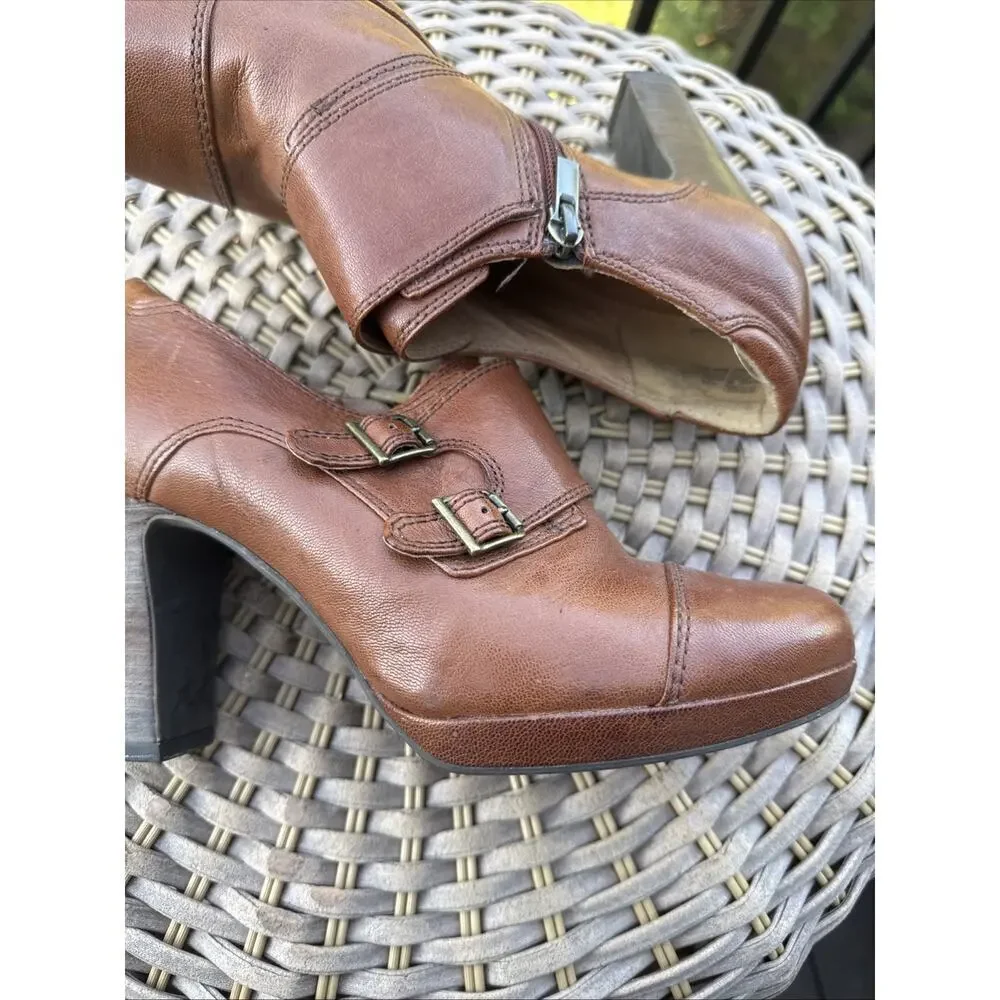 CLARKS Artisan Brown Leather BOOTIE Heels Double Buckle Zipper SIZE 8.5 Women’s